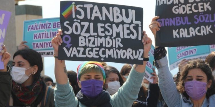 Kadınlar İzmir ve Êlih’den seslendi; Tecridi kıracağız, faşizmi yıkacağız, sözleşmeyi hayata geçireceğiz!