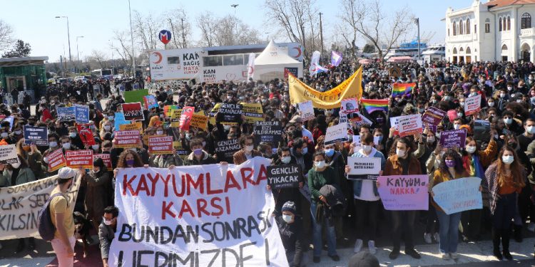 Boğaziçililer eylemde; mücadeleye devam!