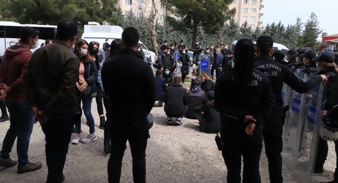 Amed’de tecrite karşı eylem gerçekleştirildi