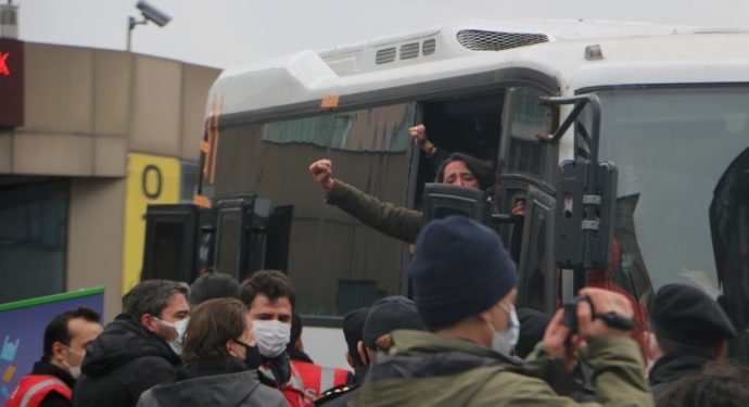 Faşist polis Boğaziçi öğrencilerine saldırdı; 50 kişi rehin alındı
