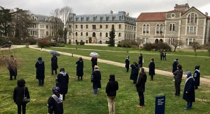 Boğaziçili akademisyenlerin eylemi sürüyor