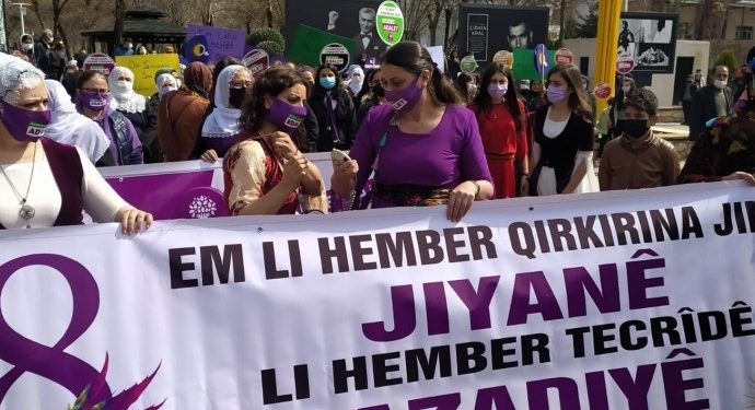 Êlih’de kadınların yürüyüşü engelleniyor