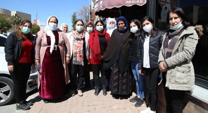 Şirnexlı kadınlar eyleminin 19’uncu gününde anne Emine Şenyaşar’ı ziyaret etti