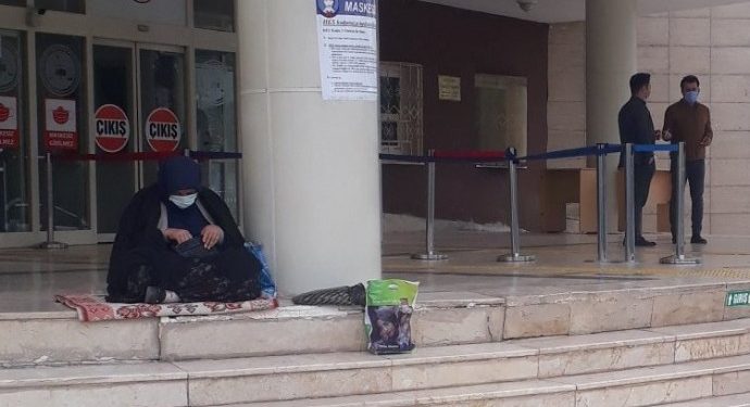 Anne Emine Şenyaşar ve oğlu Ferit Şenyaşar’ın eylemi 23’üncü günde