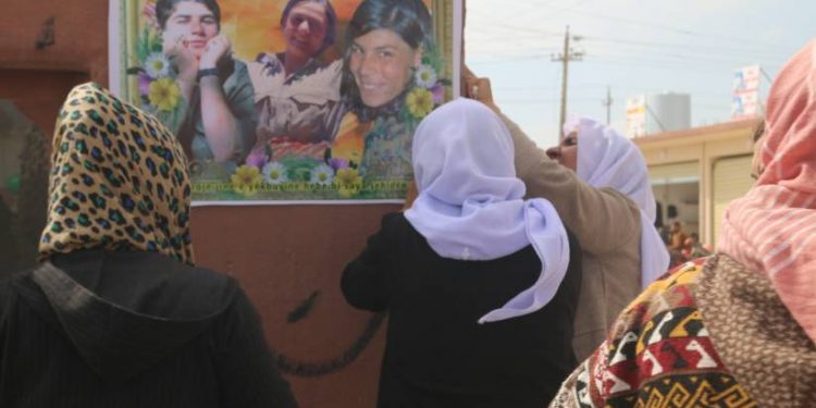 Şengal’de kadınlar sokaklara afişler astı