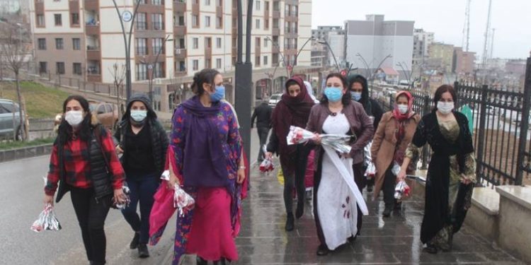 Kadınlar birçok kentte alanlara çıktı