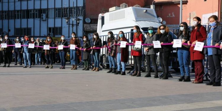 Kadınlar Amed ve Adana’dan seslendi: İstanbul Sözleşmesi bizimdir!