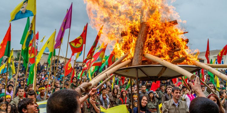 Bu yıl Newroz “Newroz ateşiyle direnelim, özgürleşelim” şiarıyla kutlanacak!