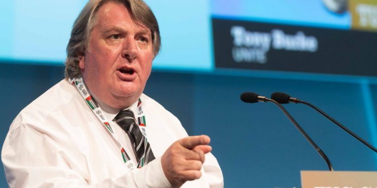 Tecride karşı açıklama yapan Tony Burke: Orada unutulup yalnızlığa terkedilmeyecek