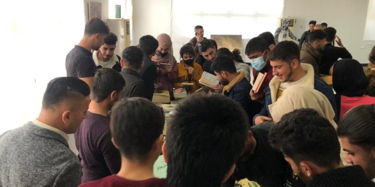 Başur’da gençlik Halklar Önderinin kitaplarını dağıttı