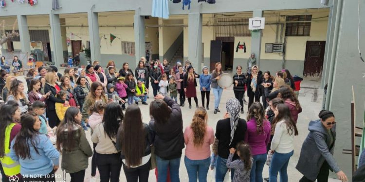 Lavrio’da genç kadınlar 8 Mart kutlaması yaptı