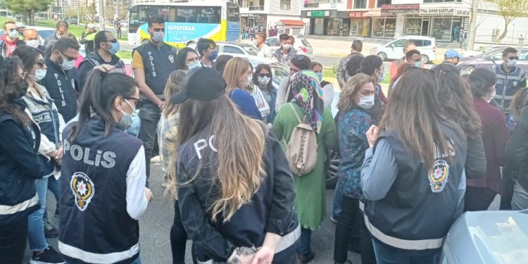 İstanbul Sözleşmesi’nin iptaline karşı kadınlar Amed’de alanlara çıktı