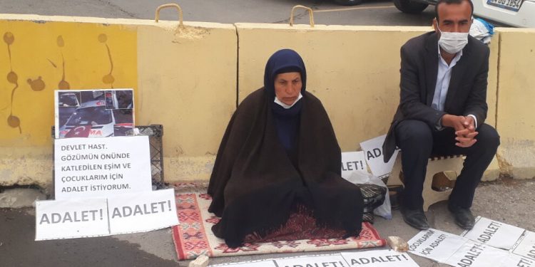 Anne Emine Şenyaşar ve oğlu Ferit Şenyaşar nöbetin 33’üncü gününde