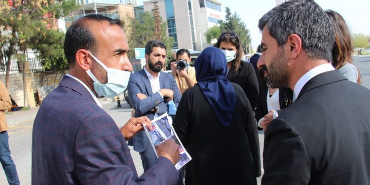 Amed Barosu anne Emine Şenyaşar ve oğlu Ferit Şenyaşar’ı ziyaret etti