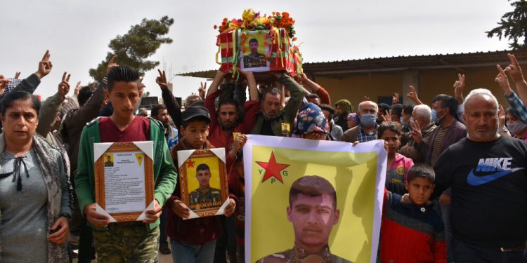 HRE savaşçısı kitlesel törenle son yolculuğuna uğurlandı