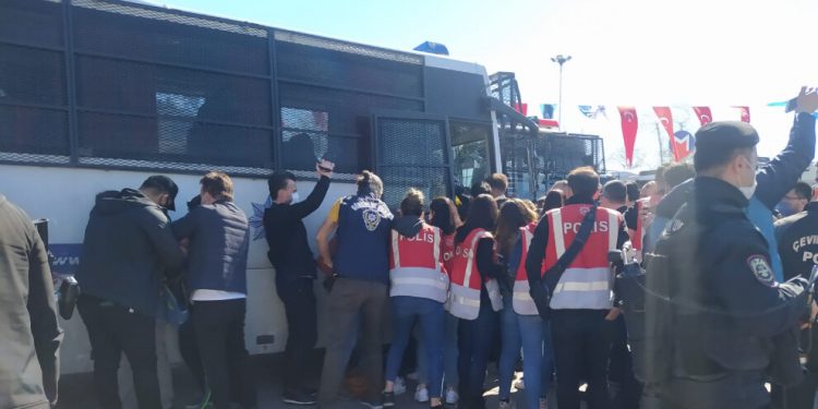 Faşist TC polisi basın açıklamasına saldırdı; çok sayıda kişi rehin alındı