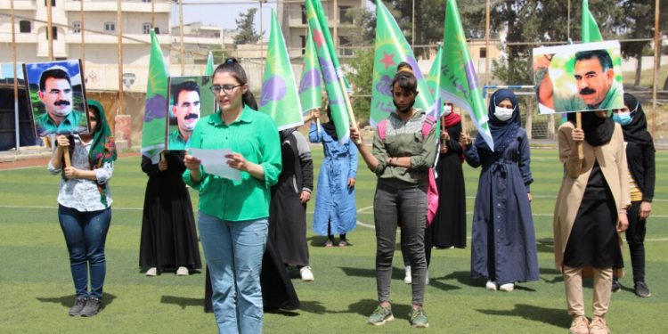 Genç kadınlar TC devletinin işgal saldırılarını protesto etti
