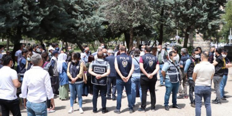 Amed’in ilçelerinde tecrite karşı protestolar