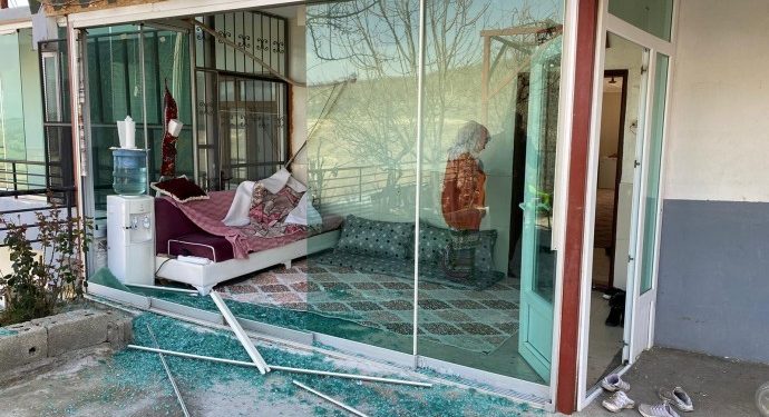 Lice’de gece saatlerinde bir ailenin içinde olduğu ev silahlarla tarandı