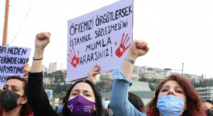 İstanbul Sözleşmesi’nin iptaline karşı kadınlar alanlara çıktı