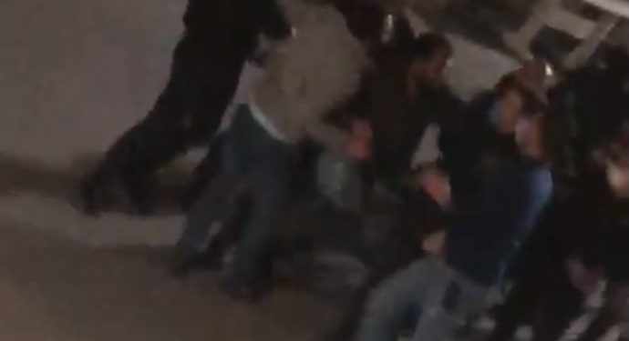 Karlıova’da bir genç, bekçi ve polisler tarafından darp edildi