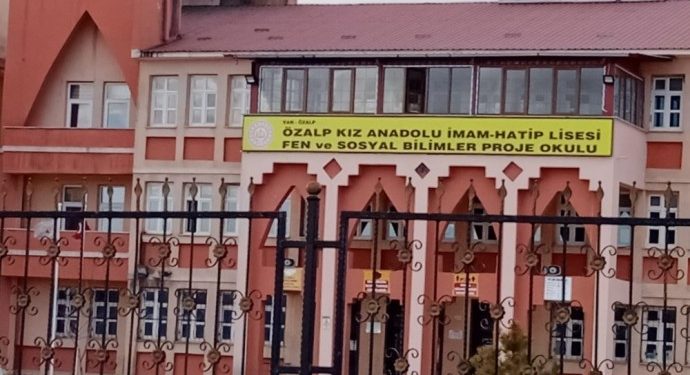 Wan’da koronavirüs nedeniyle 8 okulda eğitime ara verildi