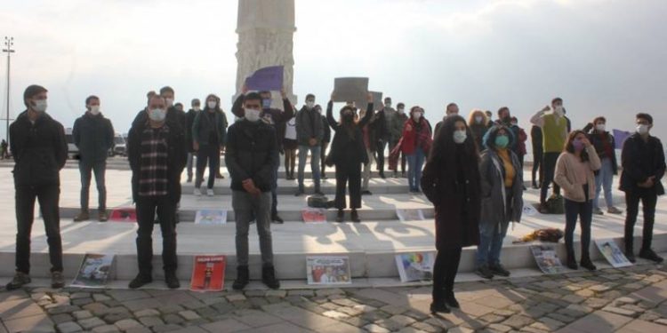 İzmir Üniversite Dayanışması kayyıma karşı eylemlere destek için boykot gerçekleştirdi