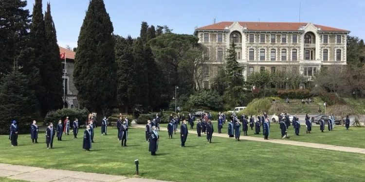 Kayyum rektöre karşı akademisyenlerin eylemi 75’inci günde