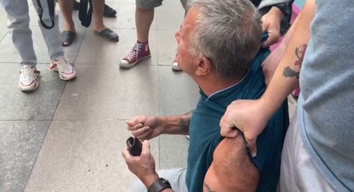 Tecavüz girişiminde bulunan erkek kadınların dayanışması ile yakalandı