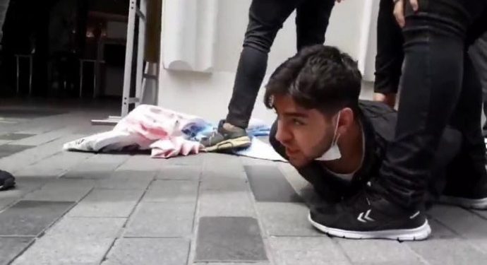 Devlet-mafya ilişkisini protesto eden 2 genç rehin alındı