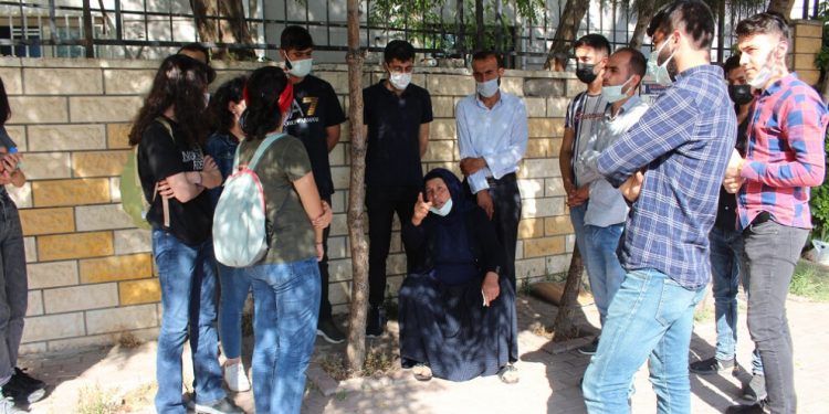 Üniversite gençliği Şenyaşar ailesini ziyaret etti