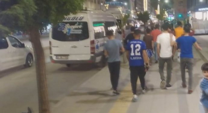 Wan gençliği Deniz Poyraz’ın katledilmesini protesto etti