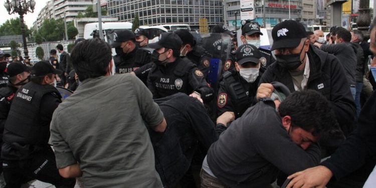 Gezi direnişi anmasına saldırı; çok sayıda kişi rehin alındı