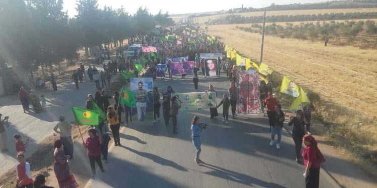 Şehba’da genç kadınlar öncülüğünde yürüyüş