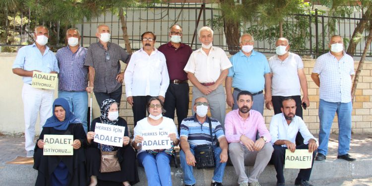 78’liler Girişimi anne Emine Şenyaşar ile oğlu Ferit Şenyaşar’ı ziyaret etti