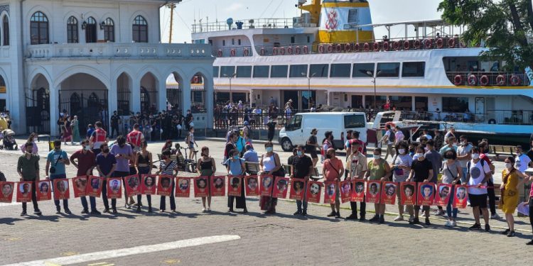 Gençlik Suruç Katliamı’nın yıldönümünde “Adalet zinciri” oluşturdu