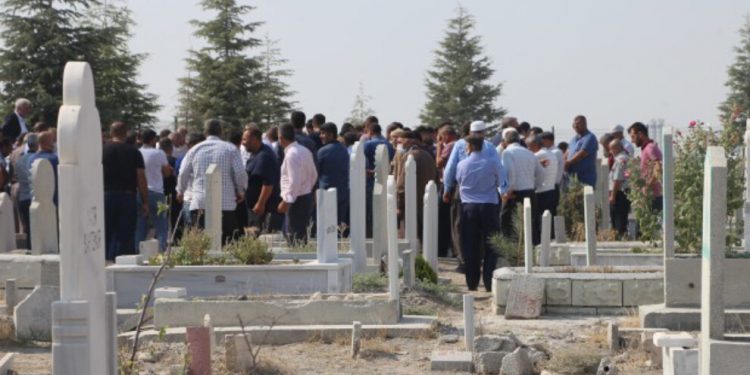 60 kişilik ırkçı grubun saldırısında katledilen Hakim Dal defnedildi