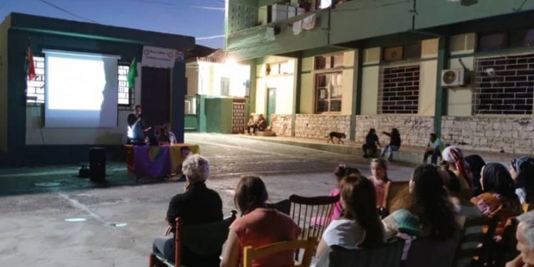 Lavrio Kampı’nda Jineoloji semineri verildi