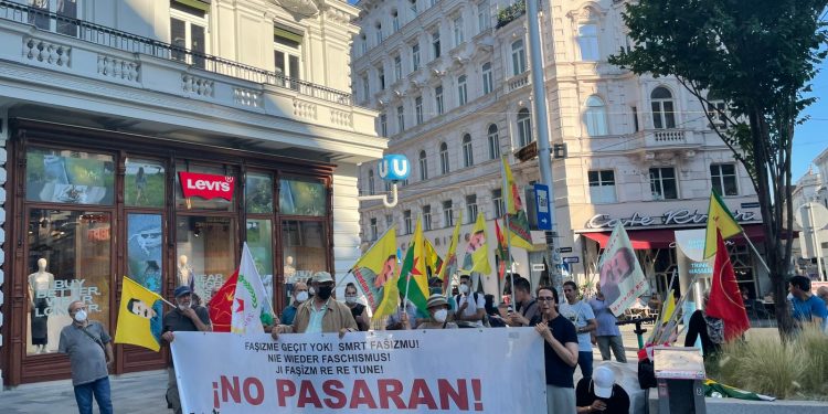 Viyana’da gençler Konya’daki katliamı protesto etti