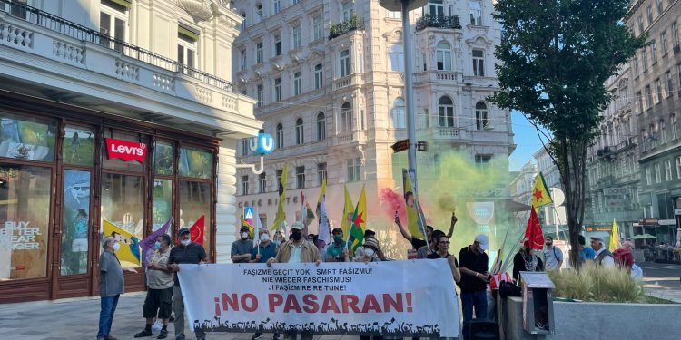 Viyana’da gençler Konya’daki katliamı protesto etti