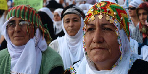 Barışın öncüsü olan kadın ahlaki ve politik toplumun da temel inşaa gücüdür