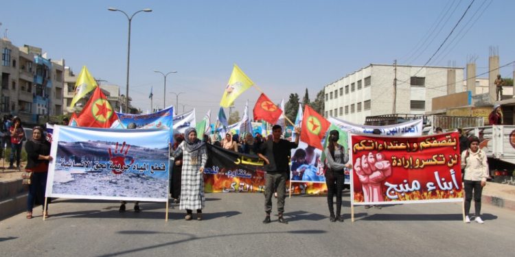 Minbic halkı TC’nin işgal saldırılarına karşı alanlara çıktı