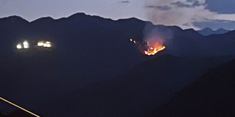 İşgalci TC askerinin çıkardığı yangını söndürmek isteyen köylüler engellendi