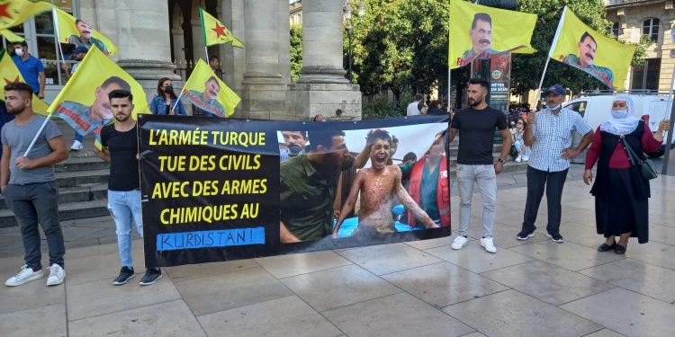 Bordeaux’da gençler Şengal saldırısını protesto etti