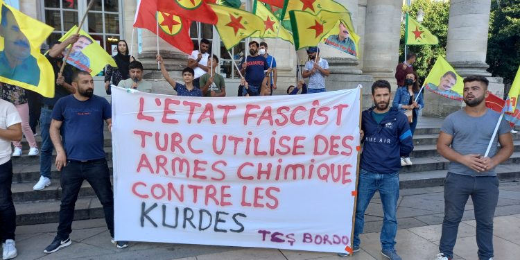 Bordeaux’da gençler Şengal saldırısını protesto etti
