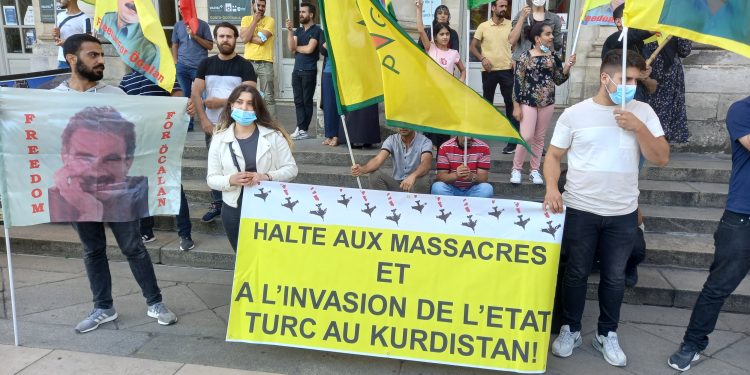 Bordeaux’da gençler Şengal saldırısını protesto etti