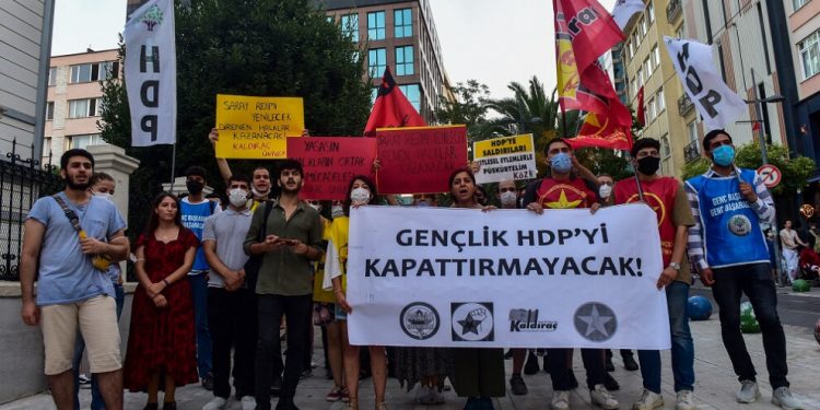 Gençlik örgütleri Kadıköy’de: HDP’yi kapattırmayacağız!