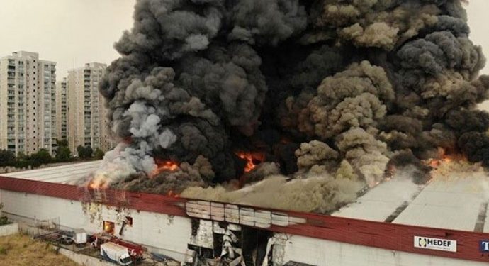 Esenyurt’da lojistik deposunda yangın