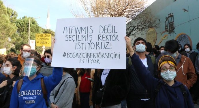 Boğaziçi öğrencileri: Üniversiteler özerk, olana kadar direniş devam edecek