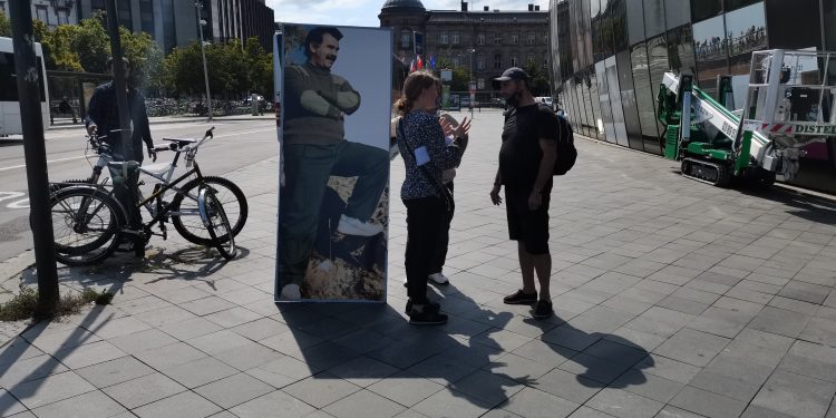 Strasbourg’da gençler Önder Öcalan’ı halka tanıttı